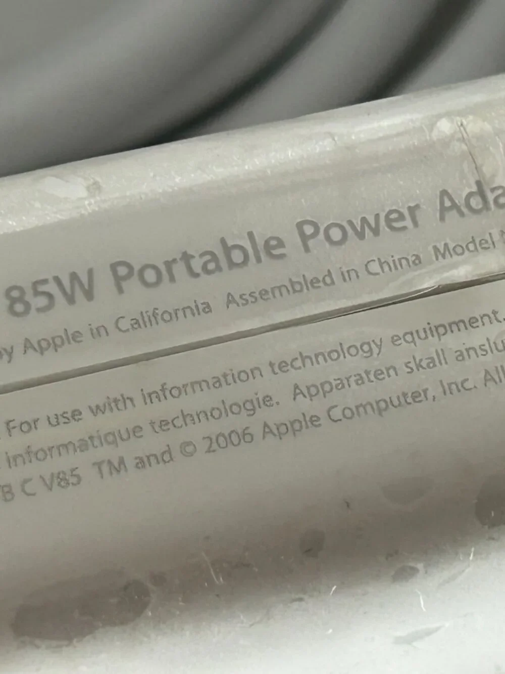 Genuine APPLE MA357LL-A 85W MagSafe Power Adapter Open-Box NEW